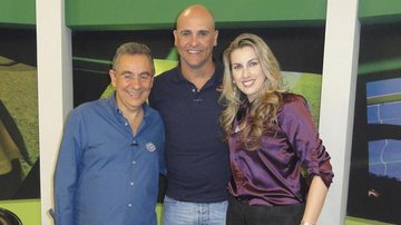 Flávio Prado e Michelle Giannella recebem o ex-goleiro Marcos (ao centro), na atração da Gazeta, em SP. - -