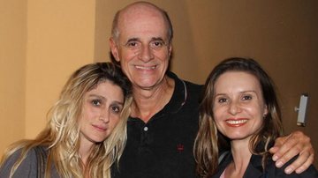 Marcos Caruso posa com Amora Mautner e Paula Burlamaqui - Daniel Delmiro / AgNews