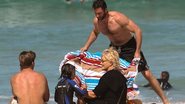 Hugh Jackman curte praia australiana ao lado da família - The Grosby Group