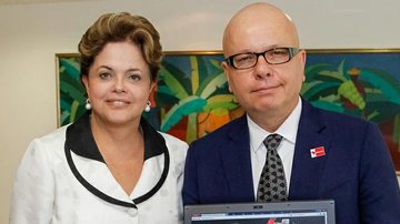 Marcelo Tas entrevista Dilma Rousseff em Brasília para o 'CQC' - 'CQC' Band