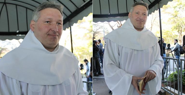 Padre Marcelo Rossi no velório de Hebe Camargo - Thiago Duran / AgNews
