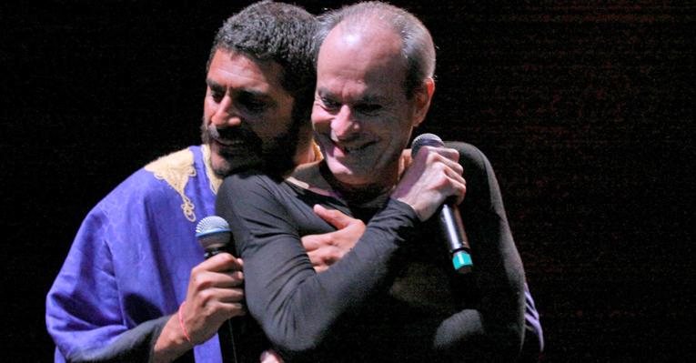 Criolo divide palco com Ney Matogrosso no Rio de Janeiro - Alex Palarea / AgNews