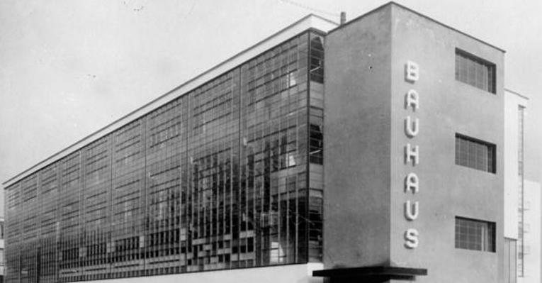 Na Bauhaus, o design começou a ser pensado de modo mais abrangente. Envolvia dança, tapeçaria, teatro, pintura, escultura, entre outras expressões artísticas - Getty Images