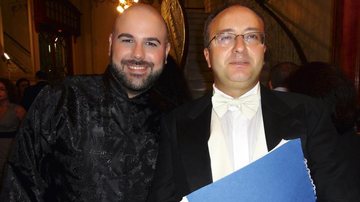 O pianista e vocal coach Vitor Philomeno se apresenta em SP ao lado do maestro italiano Sergio Monterisi. - -