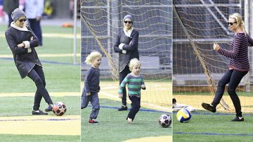 Naomi Watts joga bola com os filhos em Nova York, nos Estados Unidos - Splash News splashnews.com