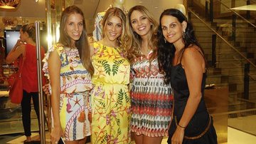 Stella Jacintho, Mica Rocha, Lelê Saddi e Luciana Faria Belli confraternizam em lançamento de grife, em SP. - -