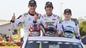 Gaetano Di Mauro (ao centro) vence o Campeonato Brasileiro de Shifter Kart com Bruno Grigatti, 2º lugar, e Guilherme Salas, 3º, em SC. - -