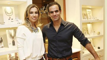 Em Campinas, no interior de SP, a designer de bijoux de luxo Camila Klein inaugura loja em shopping com o marido e sócio, Luiz Fernando La Selva. - -