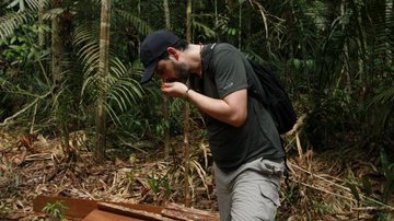 Bruno Garcia invade a floresta amazônica em busca da mata primária - Veronica Linder
