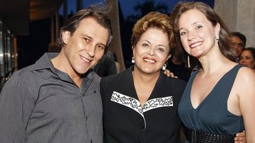 A presidente Dilma condecora cantora - Roberto Stuckert Filho/PR