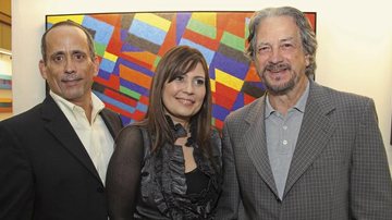 John Ciallelo e Adriana Rede homenageiam o artista Claudio Tozzi em mostra, SP. - -