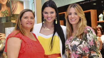 Patrícia Amorim inaugura franquia de loja de acessórios e recebe Gabriela Rocha, Miss Bahia 2011, e Manuela Rossi Rey, empresária, em Salvador. - -
