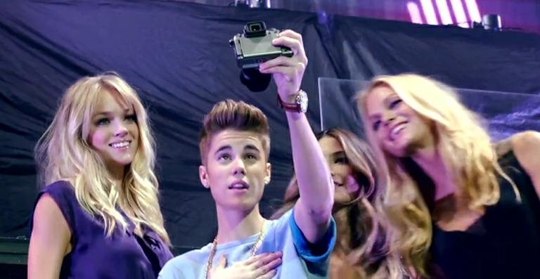 Justin Bieber e as Angels da Victoria's Secret - Reprodução