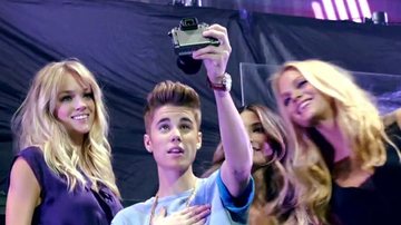 Justin Bieber e as Angels da Victoria's Secret - Reprodução
