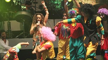 Daniela Mercury: show com palhaços em Salvador - Uran Rodrigues