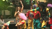 Daniela Mercury: show com palhaços em Salvador - Uran Rodrigues