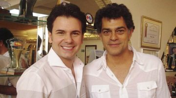 O empresário Marcelo Abrão recebe em seu restaurante, em Goiânia, o ator Eduardo Moscovis. - -