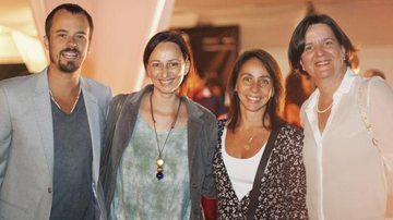 O ator Paulinho Vilhena confere sessão de gala do Cine Tela Brasil, no Ibirapuera, em SP, com a cineasta Laís Bodanzky, Gabriella Bighetti e Françoise Trapenard. - -