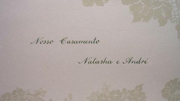 Receber um convite com seu nome escrito com letras que mais parecem uma pintura é especial para qualquer convidado - Divulgação