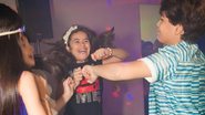Maisa dança ‘Gangnam Style’ com Lucas em festa de aniversário do colega - Thalita Tavares