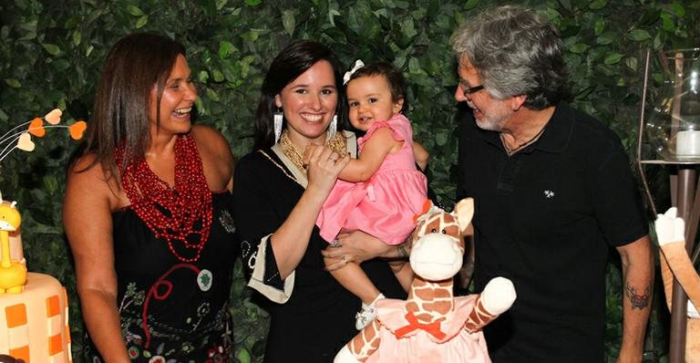 Mariana Belém com os pais, Fafá de Belém e Raul Mascarenhas, e a filha, Laura - Manuela Scarpa / Foto Rio News