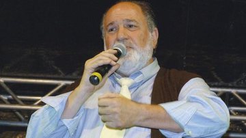 O cantor, ator e radialista Gilbert Stein se apresenta no Club Athletico Paulistano, SP. - -