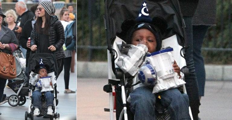 Sandra Bullock leva o filho, o pequeno Louis, ao parque da Disney na Califórnia, Estados Unidos - The Grosby Group