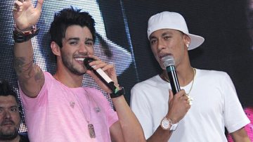Neymar canta com Gusttavo Lima em Balneário Camburiú - Guilherme Fernandes/Divulgação