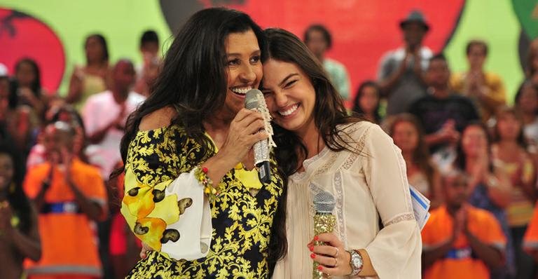 Regina Casé e Ísis Valverde no 'Esquenta!' - TV Globo/ Alex Carvalho