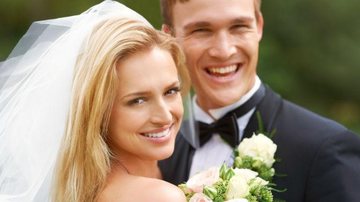 Antes de contratar qualquer fornecedor para a festa de casamento, os noivos precisam buscar referências sobre o serviço no Procon e na internet - Shutterstock