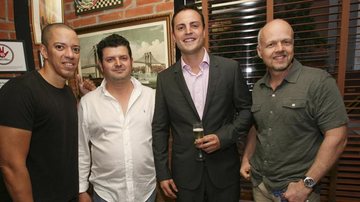O DJ Felipe Venâncio e o chef Pascal Valero prestigiam novo restaurante de Charles Piriou, que recebe ainda Tuta Aquino, em São Paulo. - -