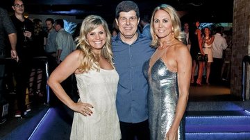 Em Santos, litoral de SP, Maria Cândida e Hortência Marcari abrilhantam a festa de 15 anos da atração de João Bernardo, da TV Santa Cecília. - -