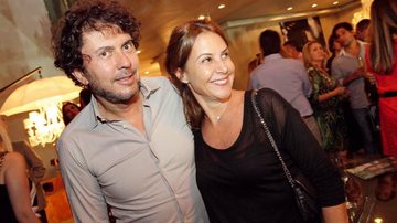 João Armentano e sua eleita, Cris Armentano, abrilhantam festa de revista de mostra de arquitetura e décor. - -