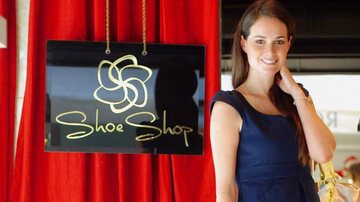 Miss Brasil 2011, Priscila Machado renova a sua coleção de sapatos em loja paulistana de exclusiva grife. - -