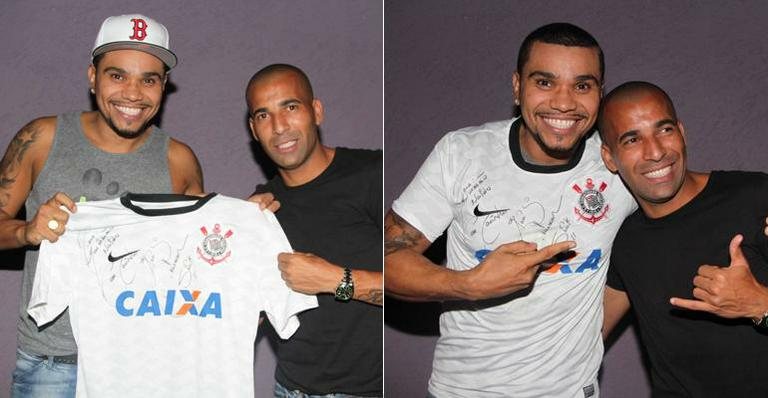 Naldo ganha camisa do Corinthians autografada de Emerson Sheik - Thiago Duran/AgNews