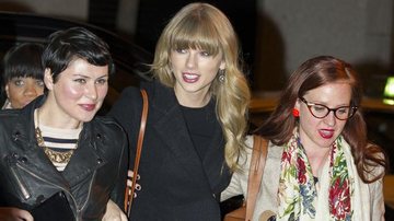 Taylor Swift badala em Madri ao lado de amigas - The Grosby Group