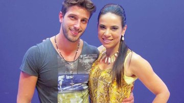 O cantor Roberto Maia conversa com Adriana Ferrari em sua atração na Just TV, SP. - -