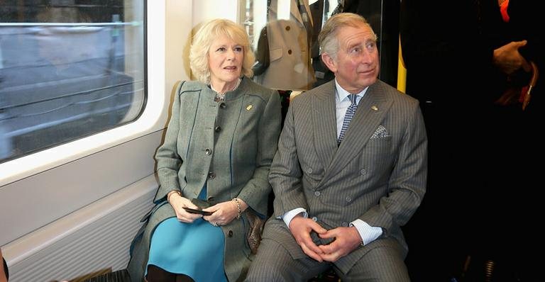 Príncipe Charles e Camilla Parker-Bowles andam de metrô em Londres - Getty Images