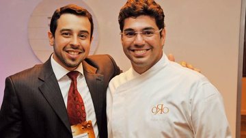 Pablo Cavalcanti saúda Felipe Bronze pelo jantar que o chef faz para festejar o sucesso de sua empresa, SP. - -