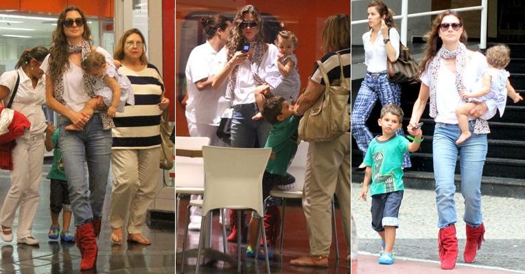Lavínia Vlasak paparica os filhos em passeio por shopping carioca - Daniel Delmiro / AgNews