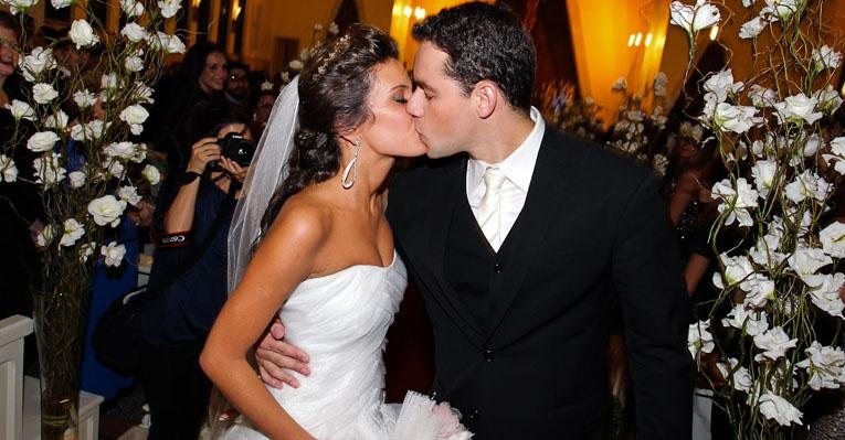 Os noivos Thiago Pereira e Gabriela Pauletti - Manuela Scarpa/FotoRioNews