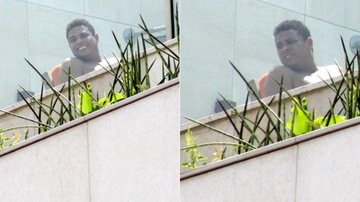 Ronaldo assiste bloco de sua cobertura no Leblon, Rio de Janeiro - J. Humberto / AgNews
