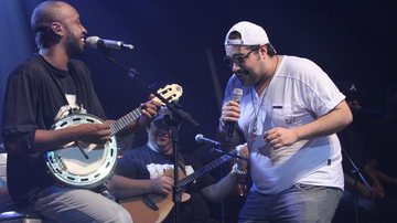 Thiaguinho recebe o xará Tiago Abravanel em show - Felipe Assumpção / AgNews