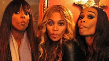 Beyoncé se diverte ao lado das companheiras do Destiny's Child Kelly Rowland e Michelle Williams - Reprodução