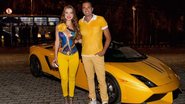 Ao lado de Rayanne, Latino chega à celebração com roupas combinando com sua Lamborghini amarela. - Fabrizia Granatieri
