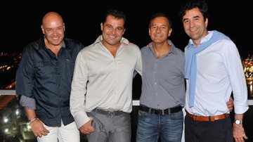 Olegário de Sá, 3º da esq. p/ dir., festeja os seus 48 anos entre os amigos Gilberto Cioni, Paulo Bacchi e Eduardo Fernandes, em Miami, Flórida. - -