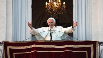 Bento XVI fala à multidão em Castelgandolfo - Reuters