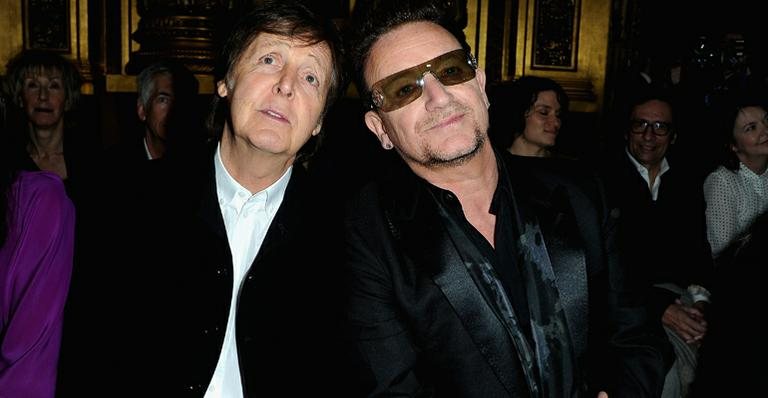 Paul McCartney e Bono Vox prestigiam desfile de Stella McCartney - Getty Images