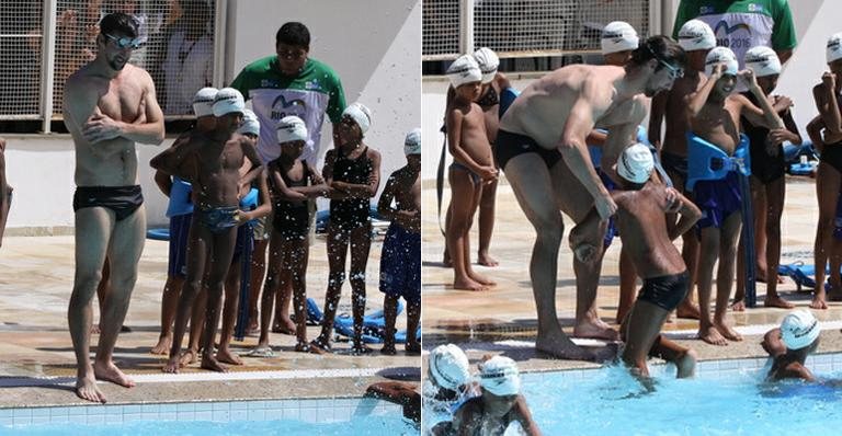 Michael Phelps dá aula para crianças na Rocinha, Rio de Janeiro - Fabio Martins/AgNews