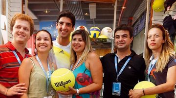 Lucas Wetzel, Larissa Silva, o tenista Thomaz Bellucci, Valéria Silva, Fabrízio Tivolli e Caroline Chatte durante o torneio masculino, em São Paulo. - -